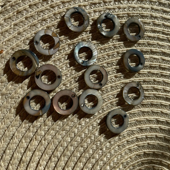 14 Stunning Round Black 15mm Donut Shell Beads for Jewelry Craft Making - Picture 2 of 4